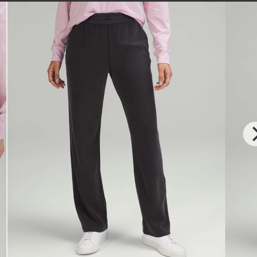Lululemon Softstreme High-Rise Pant *Short
Black